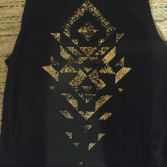 Geometric High Low Flowy Top - Picture 5 of 7